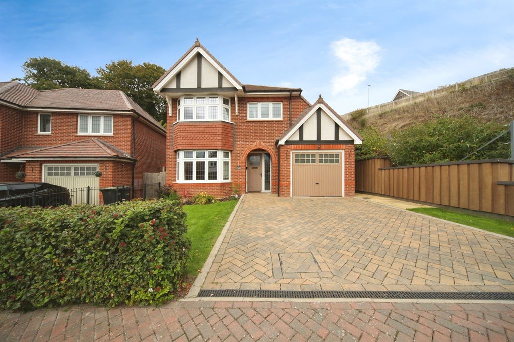 Property photo 1 of 17