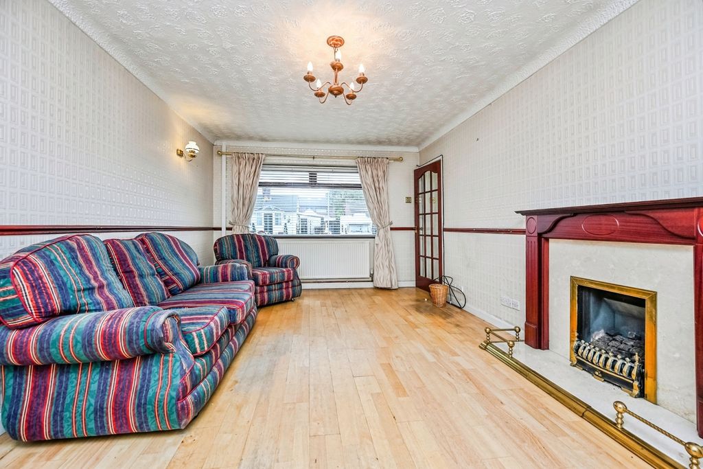 Property photo 2 of 17 Photo