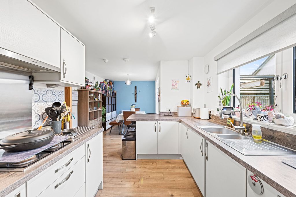 Property photo 3 of 38