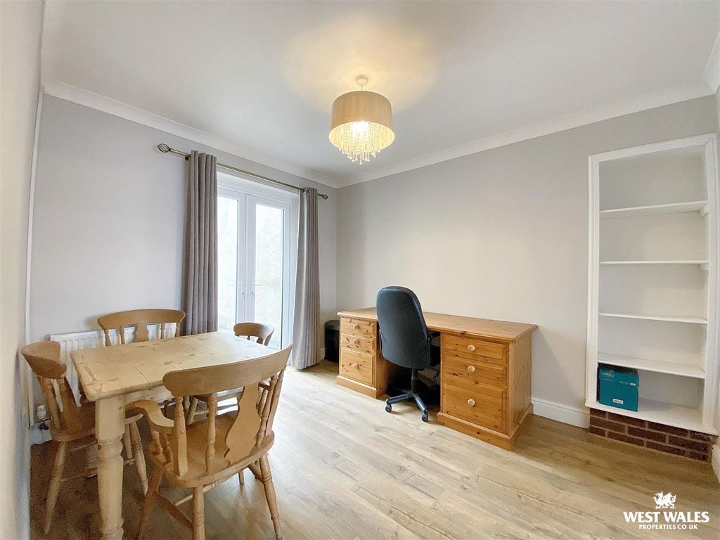 Property photo 3 of 17 Img_2075.Jpg