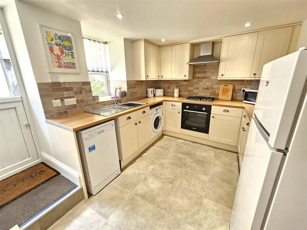 Property photo 3 of 14 Kitchen.Jpg