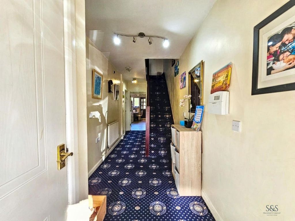 Property photo 2 of 25