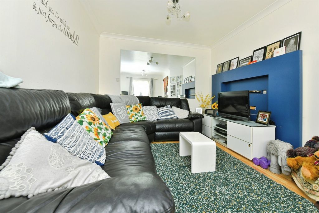 Property photo 2 of 20