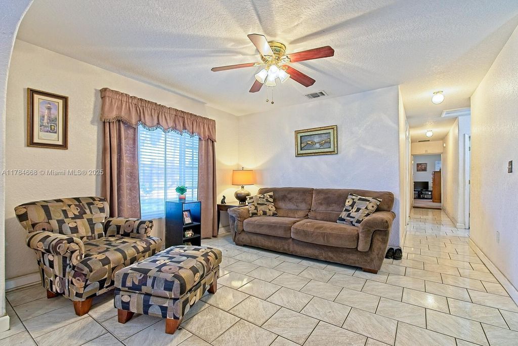 Property photo 3 of 20 <Alttext/>