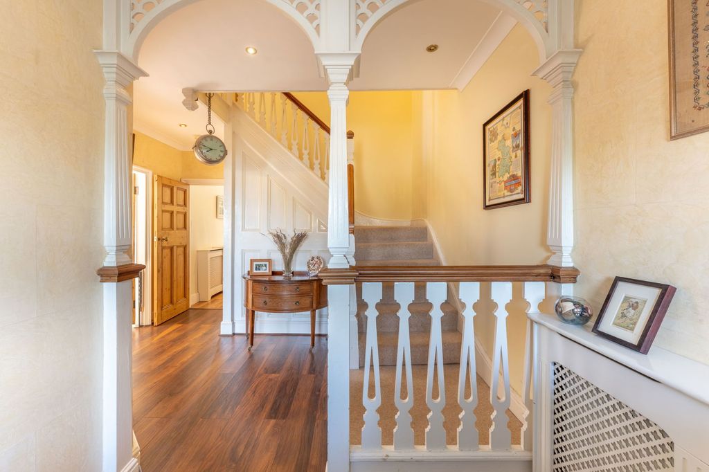 Property photo 3 of 49