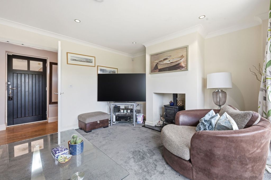 Property photo 2 of 27