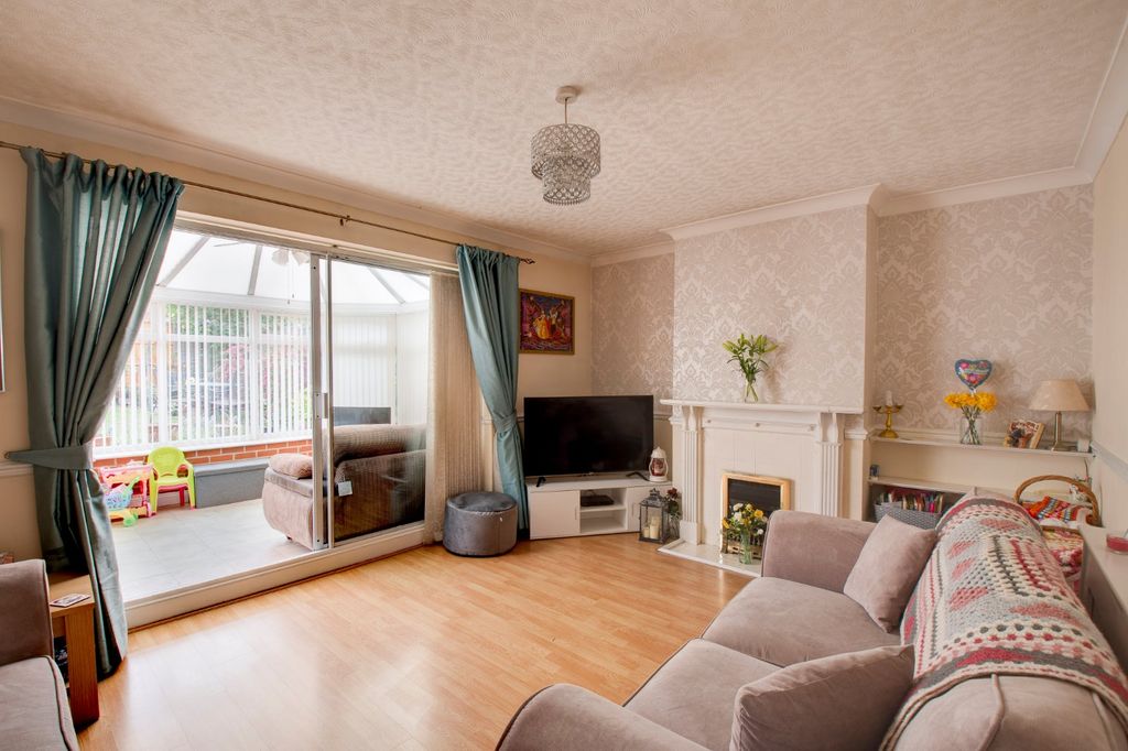 Property photo 2 of 15 Picture No. 01