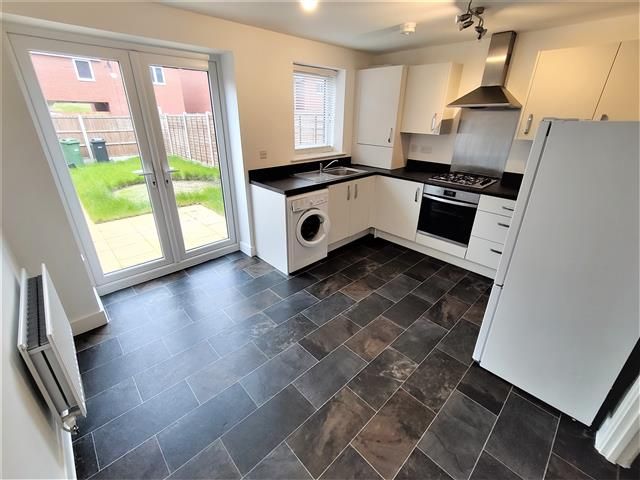 Property photo 2 of 9 Kitchen