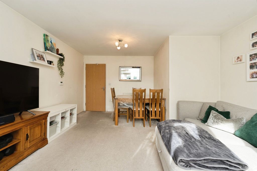 Property photo 3 of 21