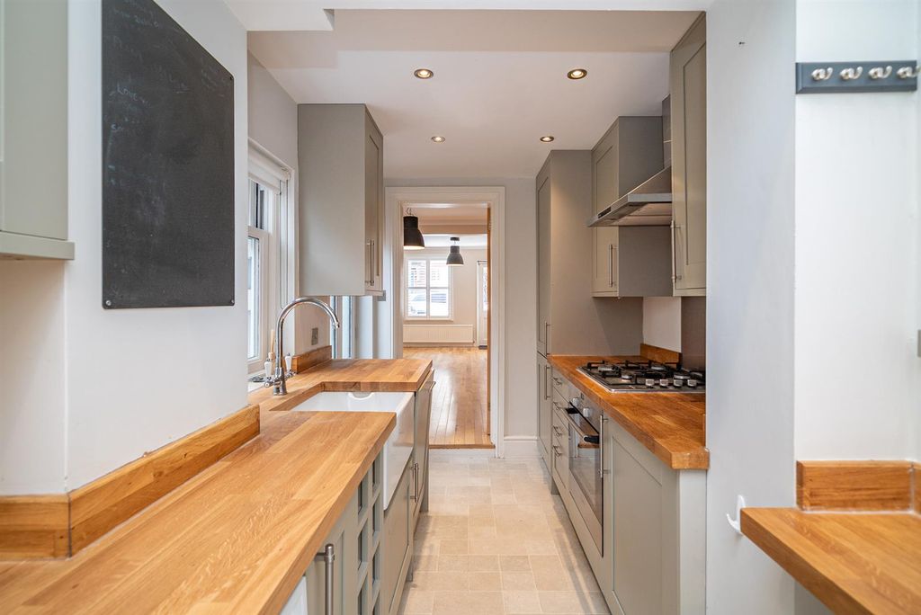 Property photo 3 of 20 Kitchen 2