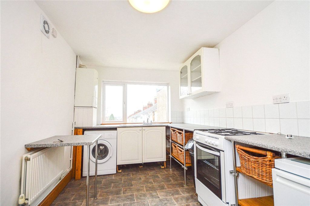 Property photo 3 of 10 Kitchen