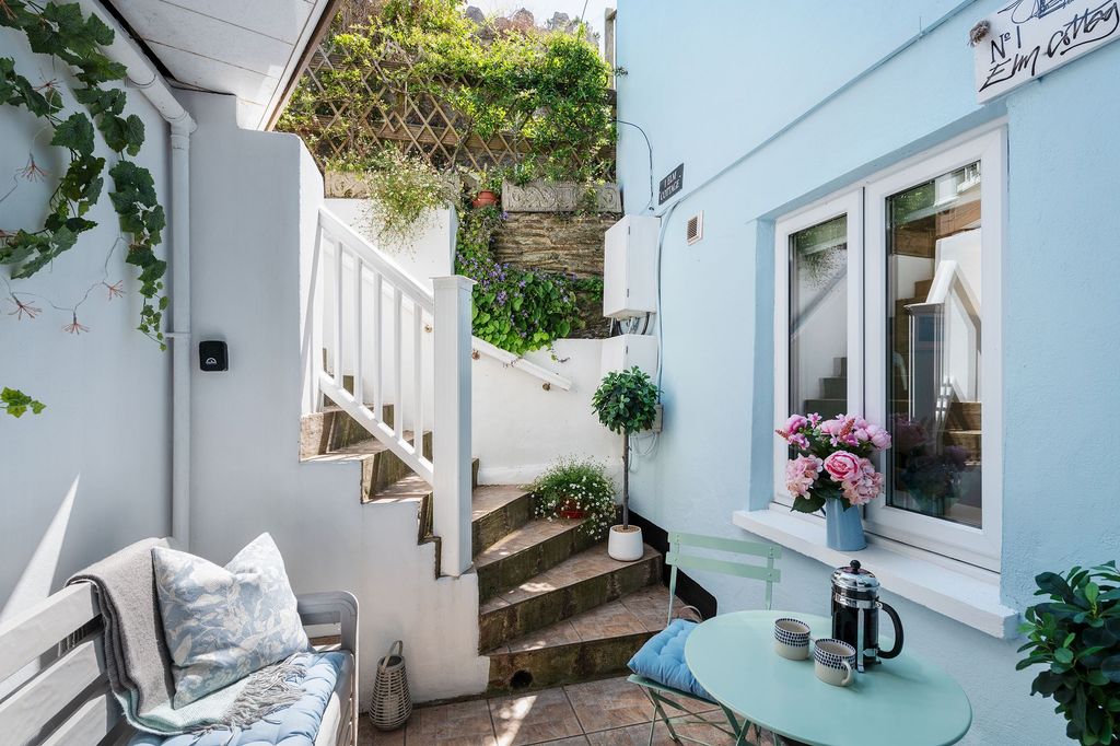 Property photo 2 of 8 Courtyard_1 Elm Cottage, Kingswear