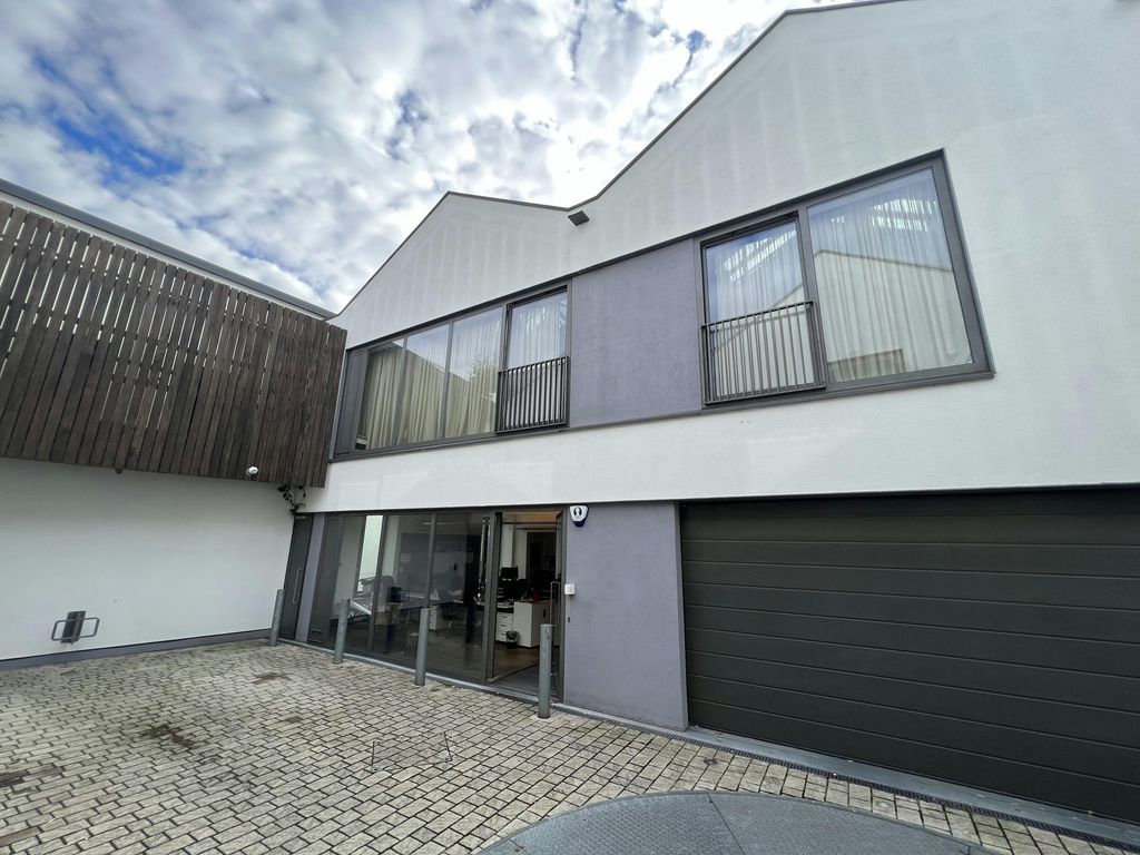 Property photo 1 of 6 External