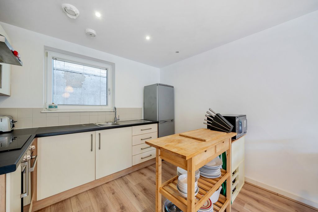 Property photo 2 of 18 1463258-6-6A0B023...