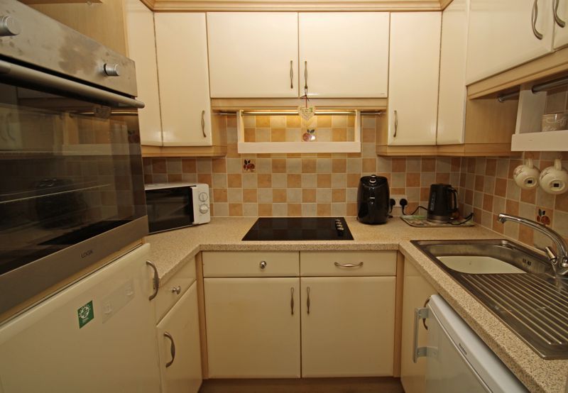 Property photo 3 of 8 Photo 4