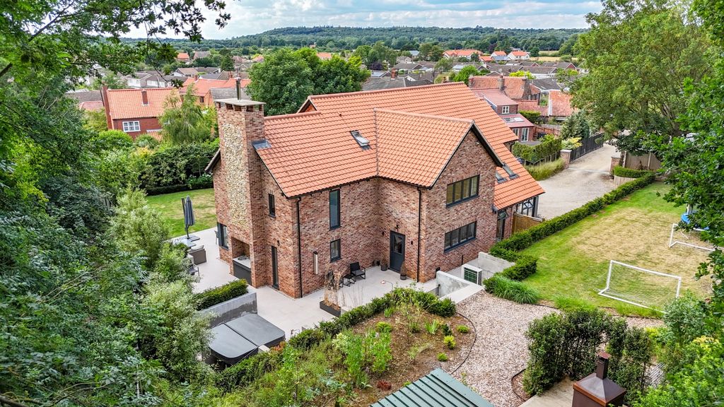 Property photo 2 of 64 4329924