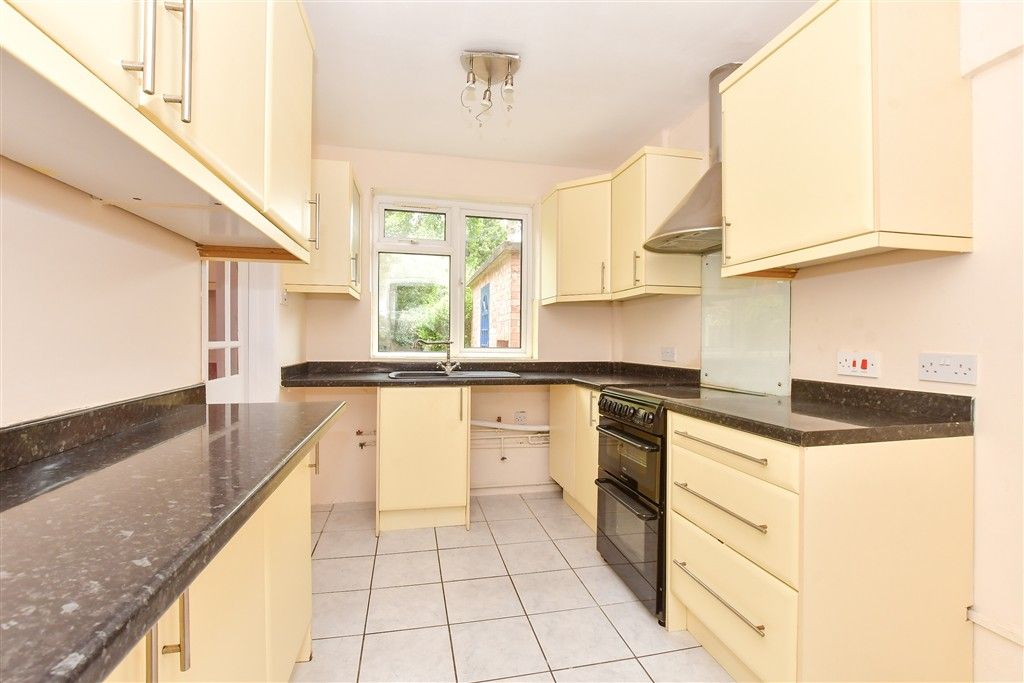 Property photo 3 of 17 Kitchen