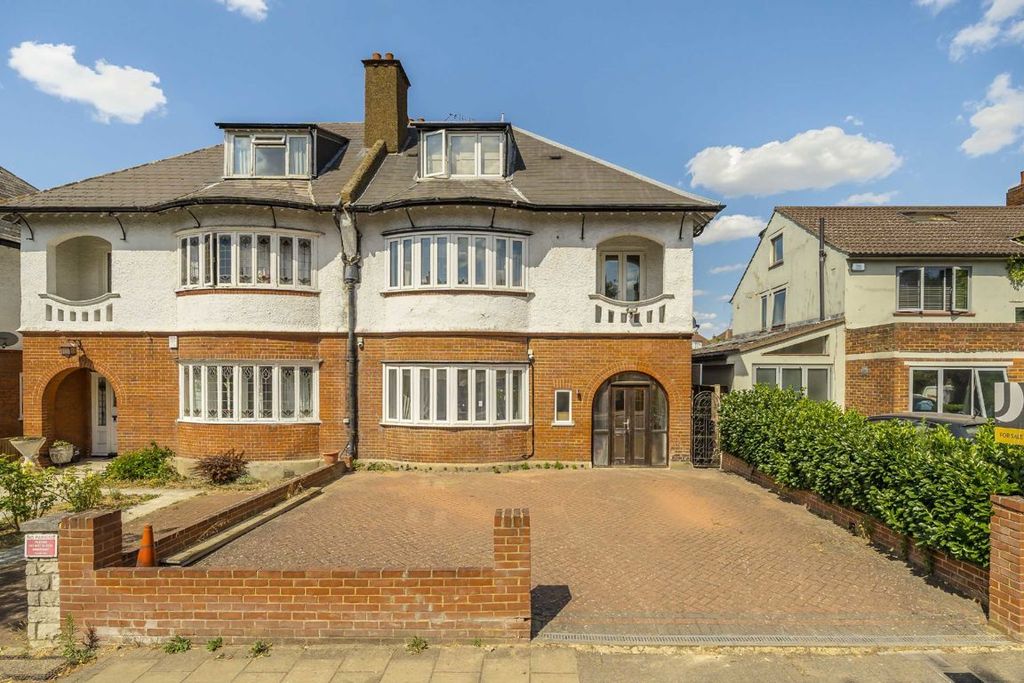 Property photo 1 of 8