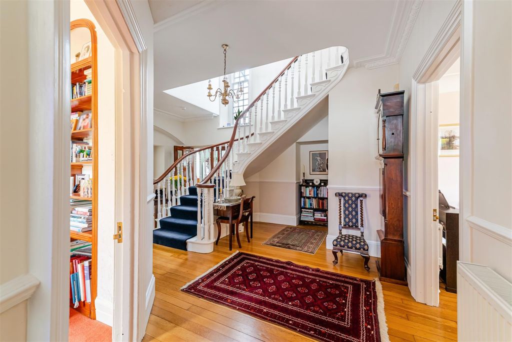 Property photo 3 of 28 Entrance Hallway