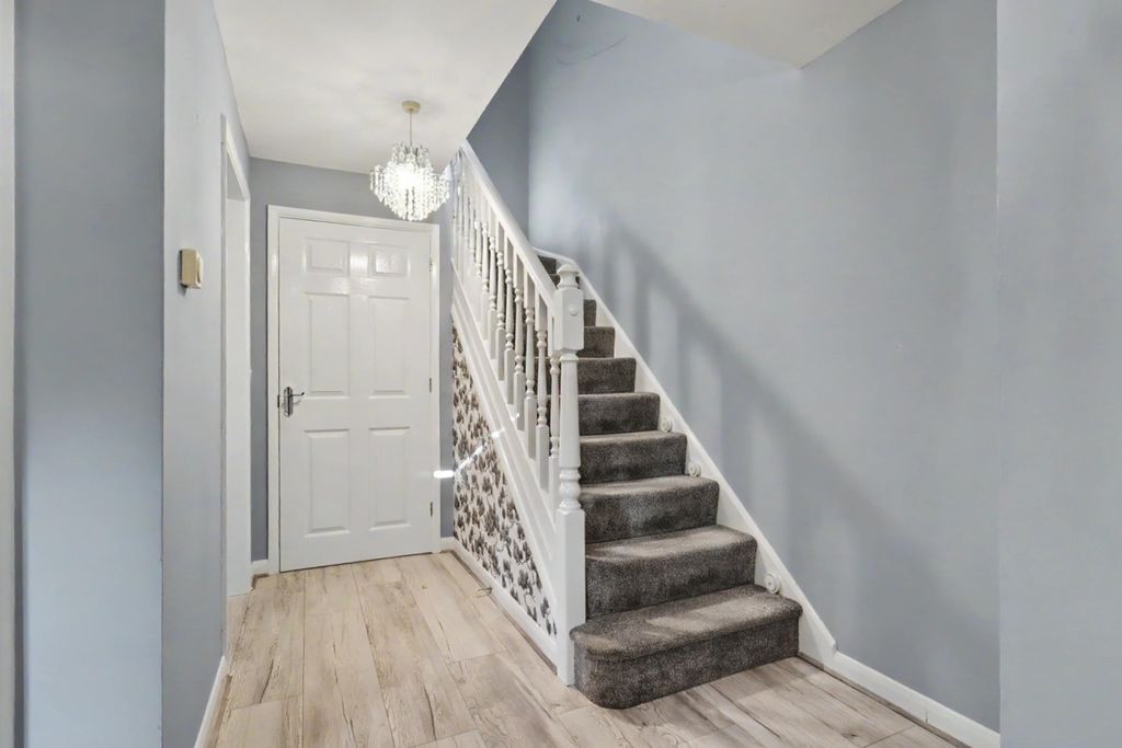 Property photo 2 of 16 Hallway