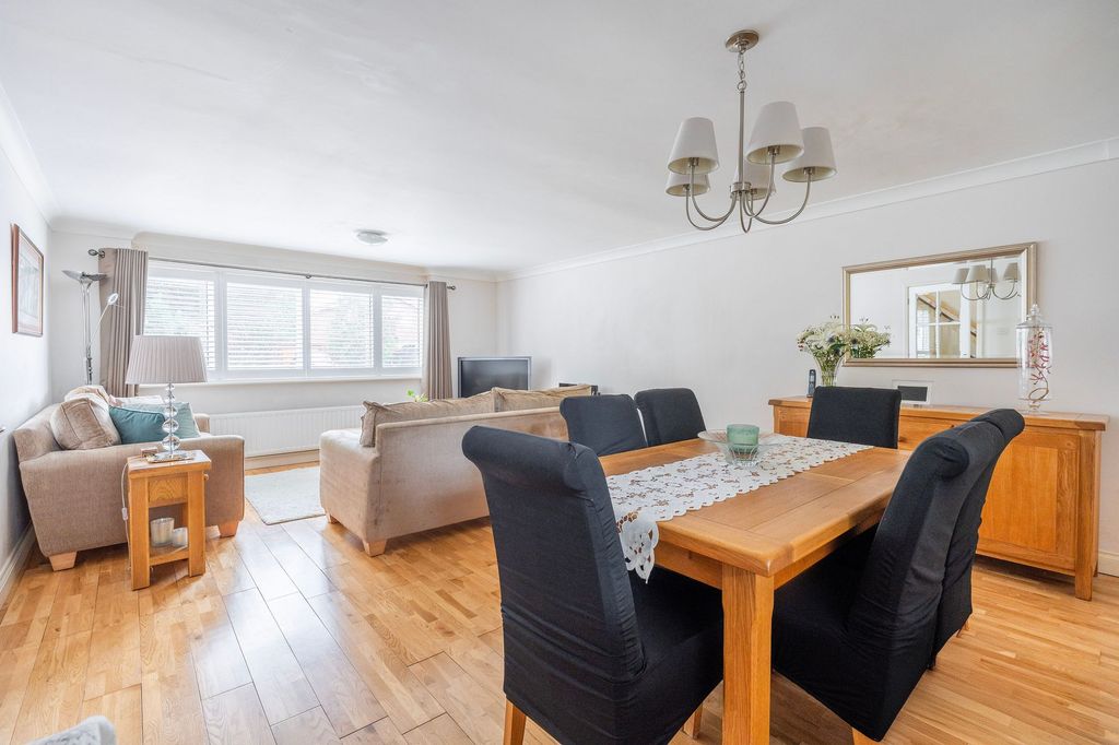 Property photo 2 of 20