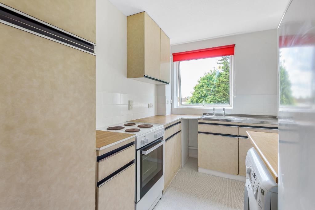 Property photo 3 of 10 Kitchen