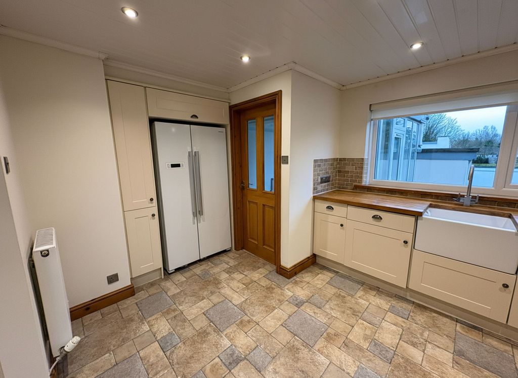 Property photo 3 of 30 Kitchen