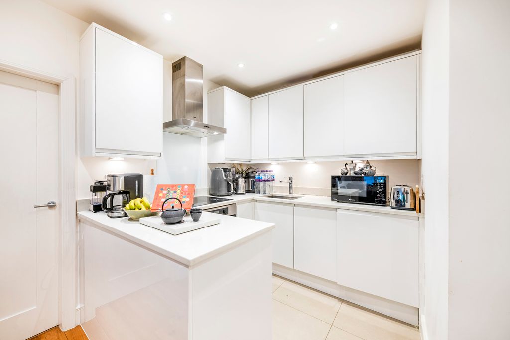 Property photo 3 of 8 Picture No. 11