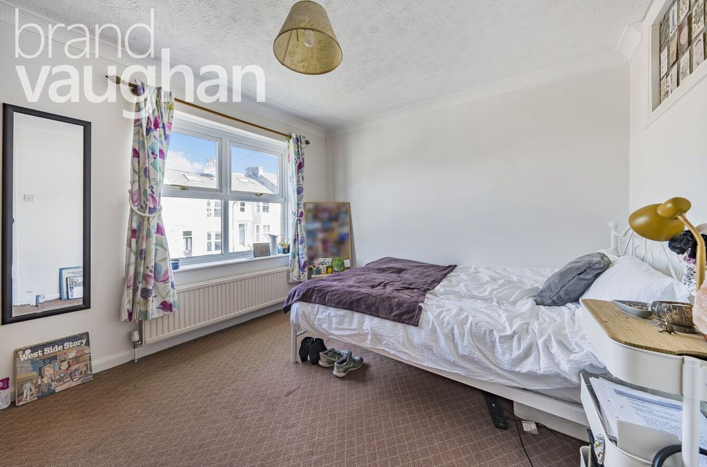 Property photo 2 of 10 Bedroom