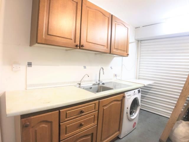 Property photo 2 of 6 Kitchen