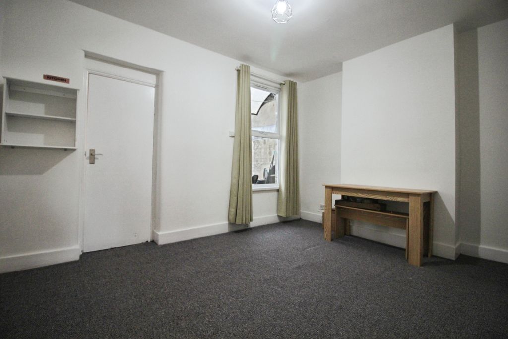 Property photo 2 of 12 Lounge 1