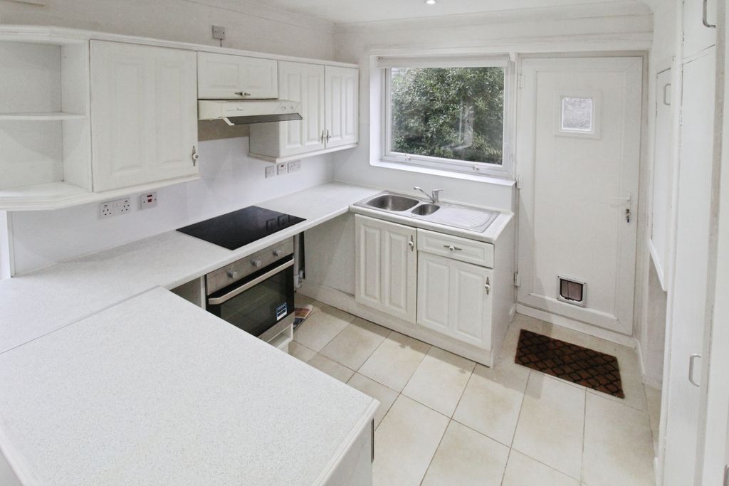 Property photo 2 of 21 Kitchen