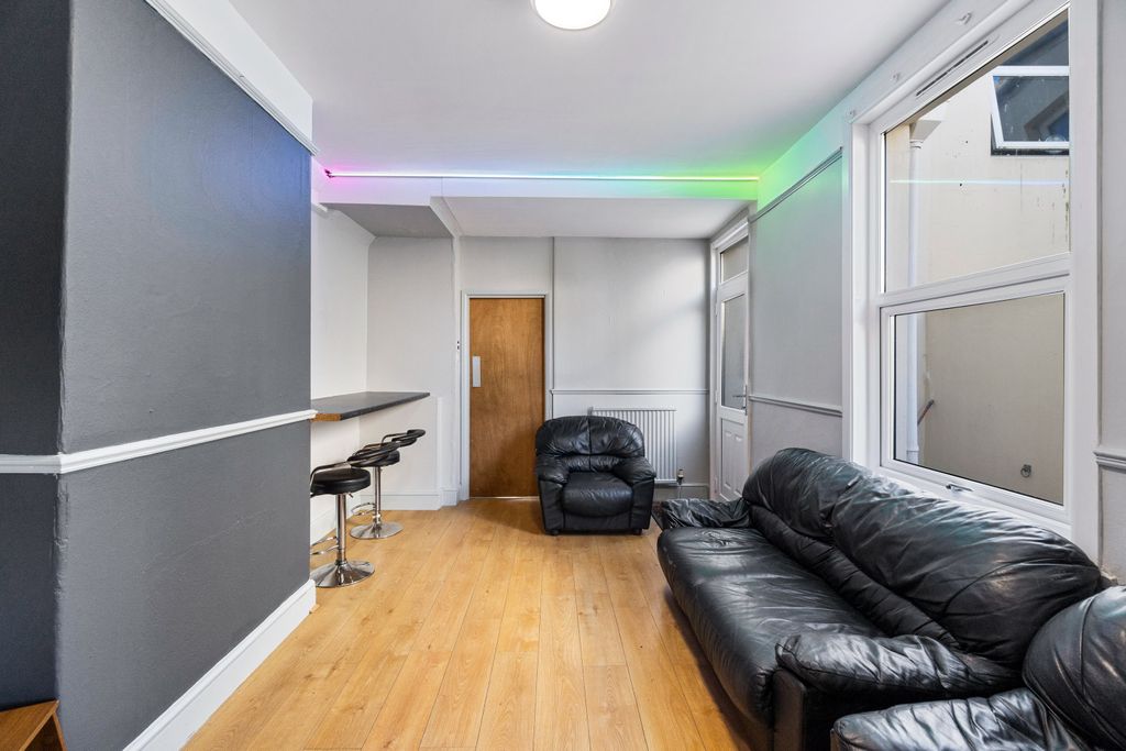 Property photo 3 of 7 0004