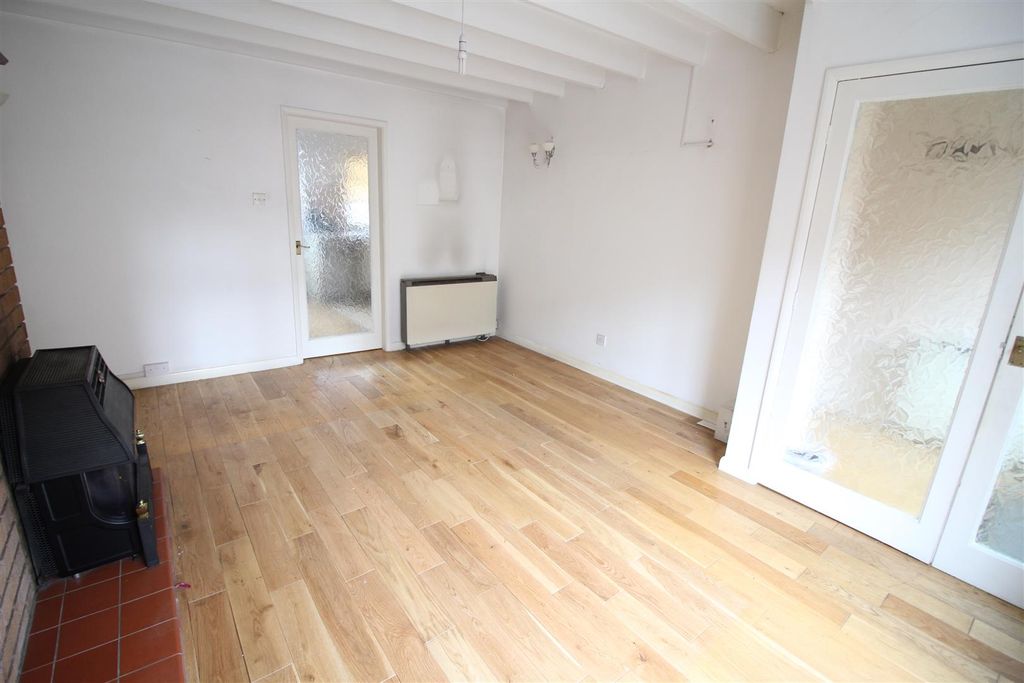 Property photo 3 of 12 Lounge