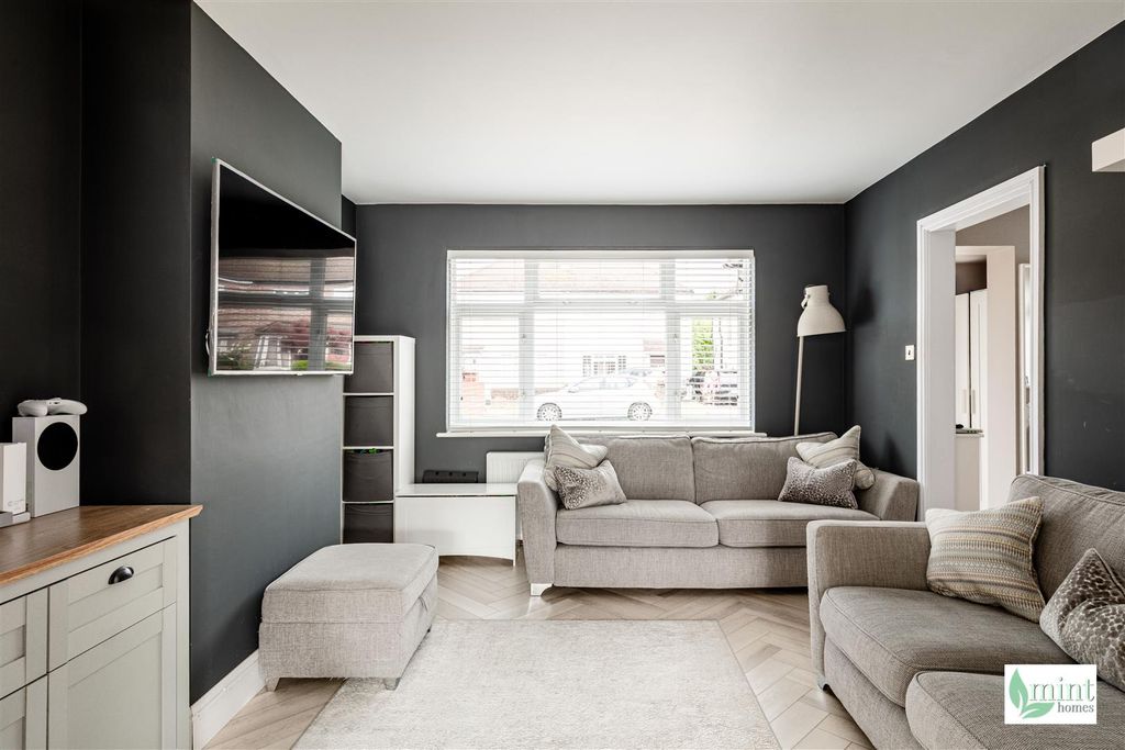 Property photo 2 of 21 Holly Avenue - Watermark-23.Jpg