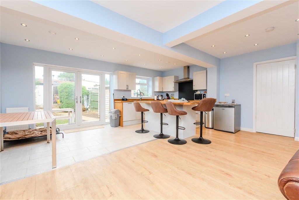 Property photo 3 of 13 Lounge/Kitchen