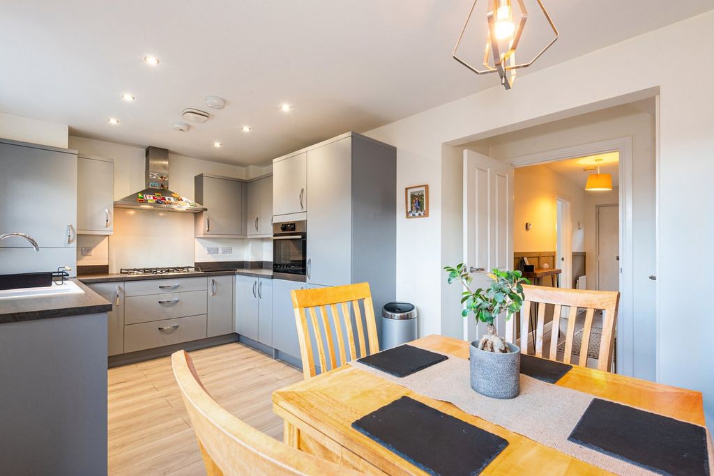 Property photo 3 of 20 Dining Kitchen