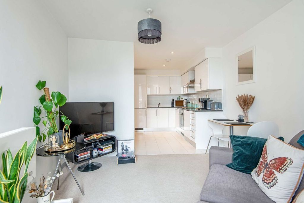 Property photo 2 of 6