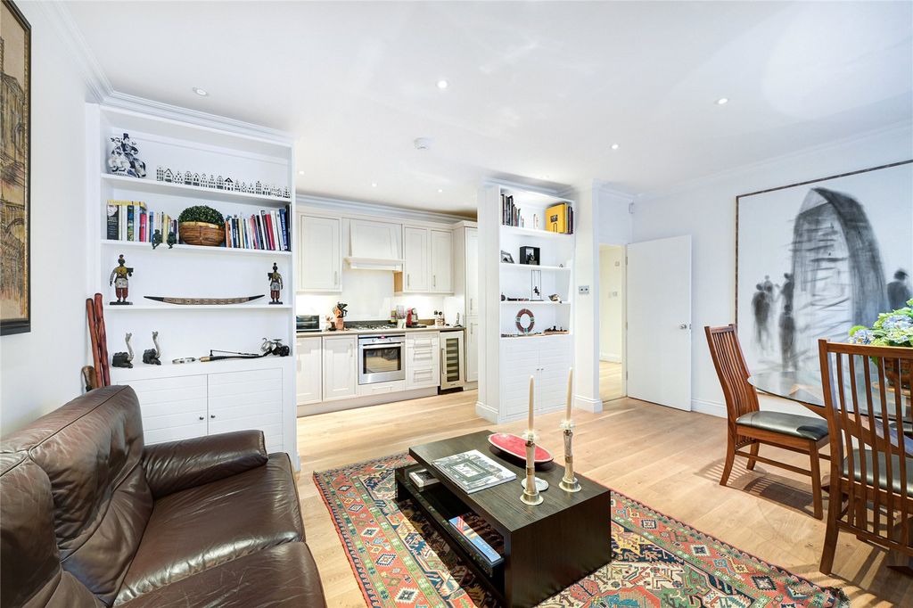 Property photo 1 of 15 Living Kitchen
