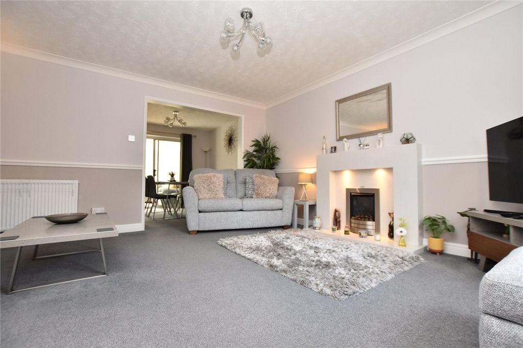 Property photo 2 of 24 Picture No. 13