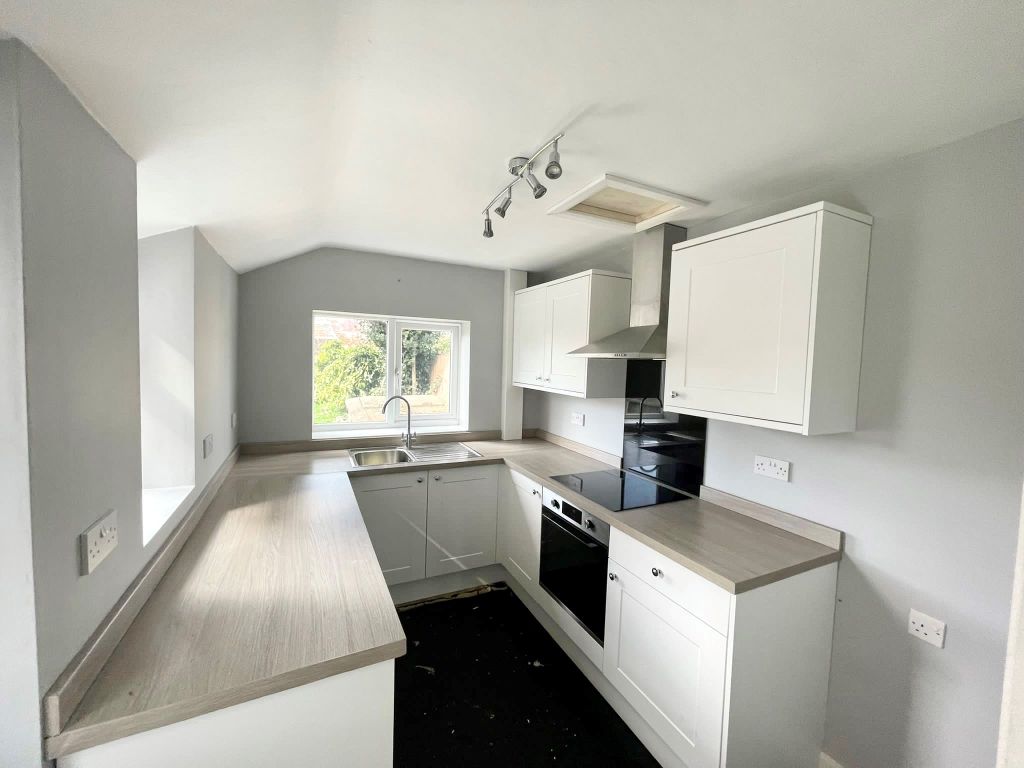 Property photo 3 of 7 Kitchen
