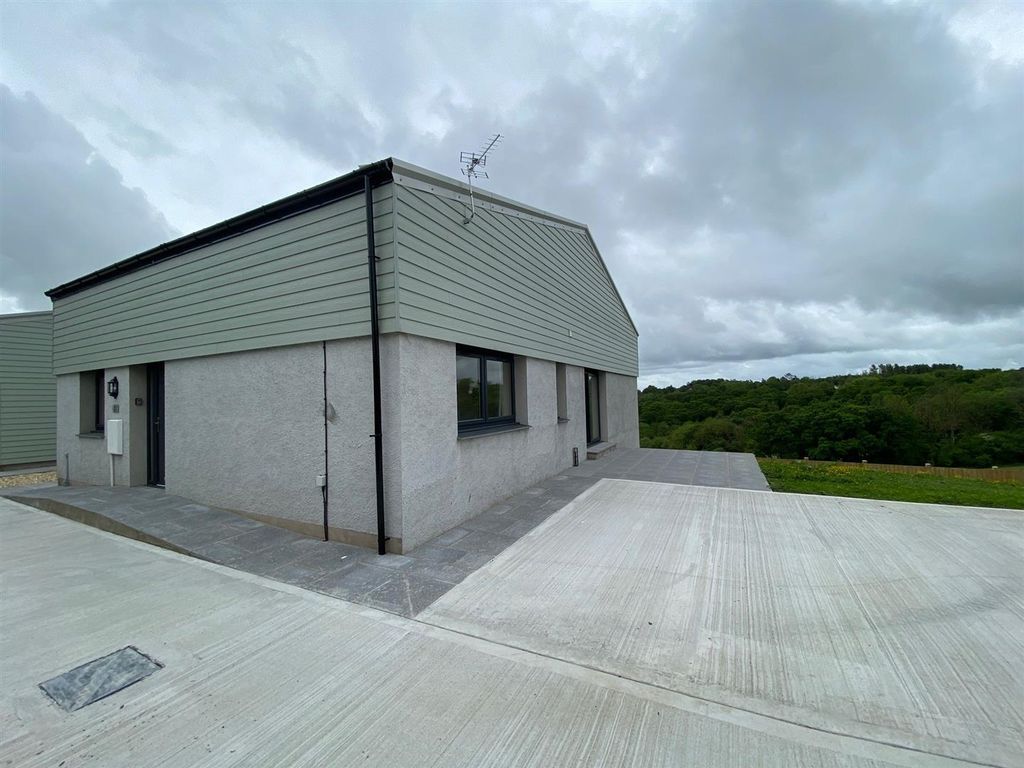 Property photo 1 of 8 Front.Jpg