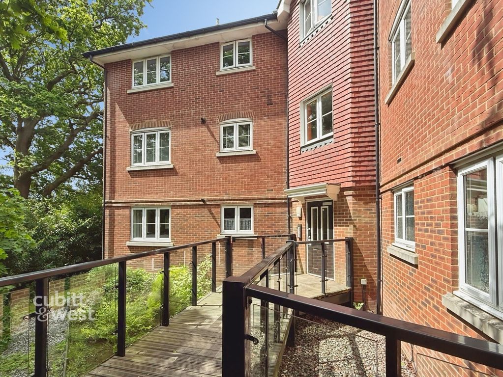 Property photo 1 of 12 External