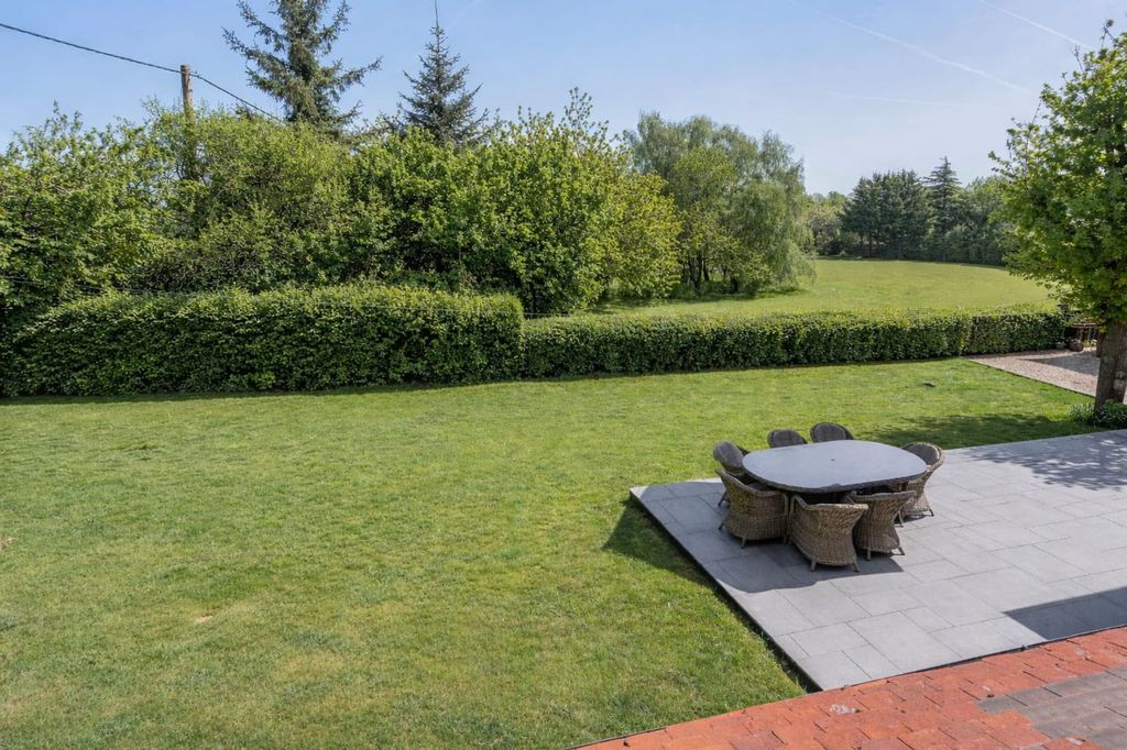 Property photo 2 of 33