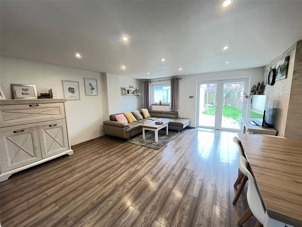 Property photo 2 of 25 Picture No. 13