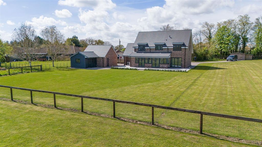 Property photo 3 of 25 High Trees_11.Jpg