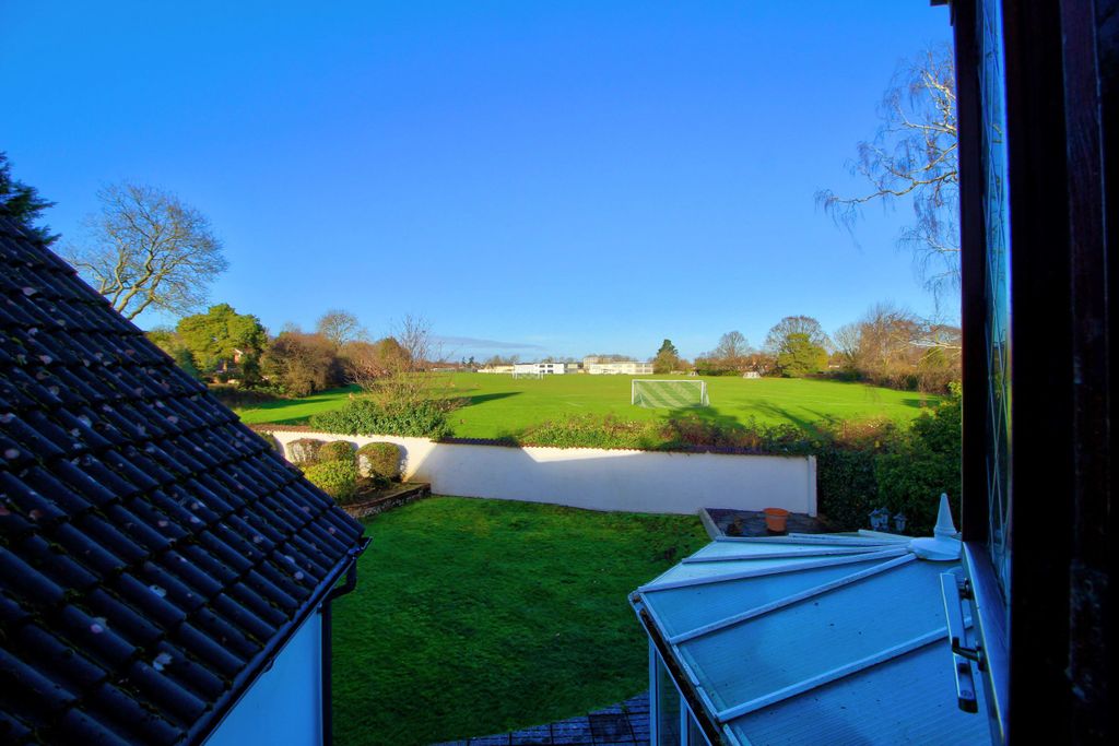 Property photo 2 of 26