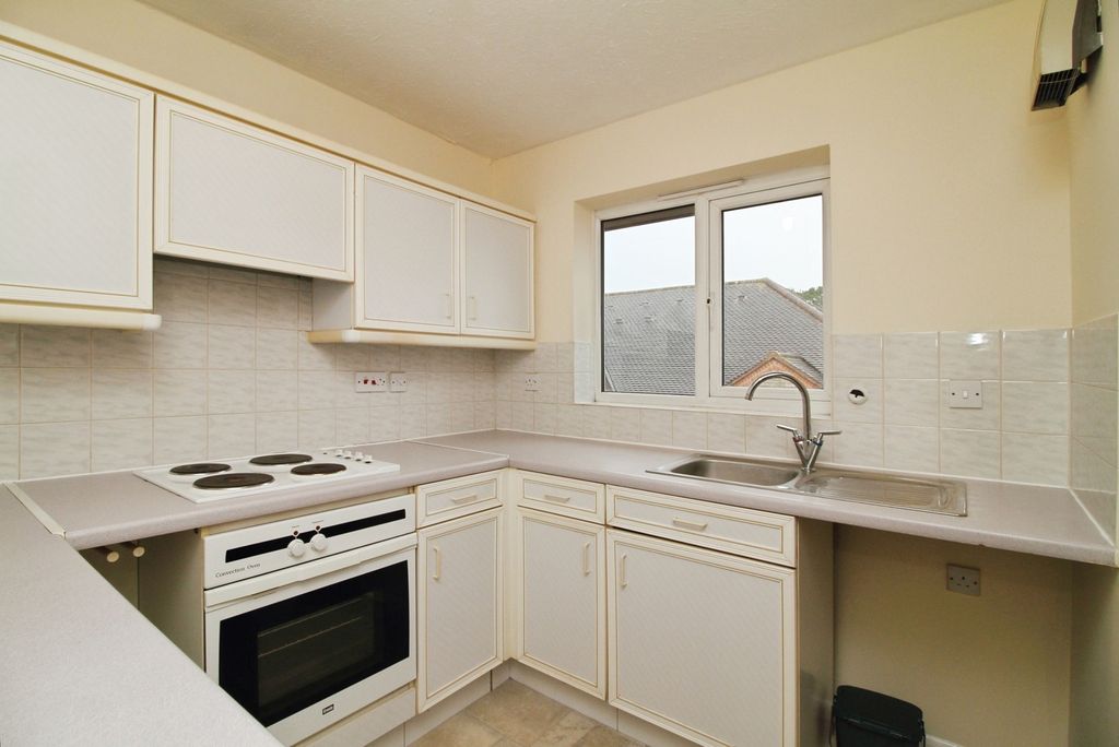 Property photo 2 of 12 Kitchen