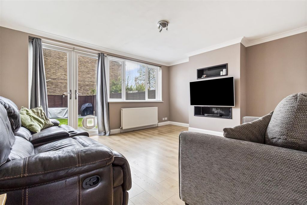 Property photo 2 of 15 3 Radnor Roads-005.Jpg