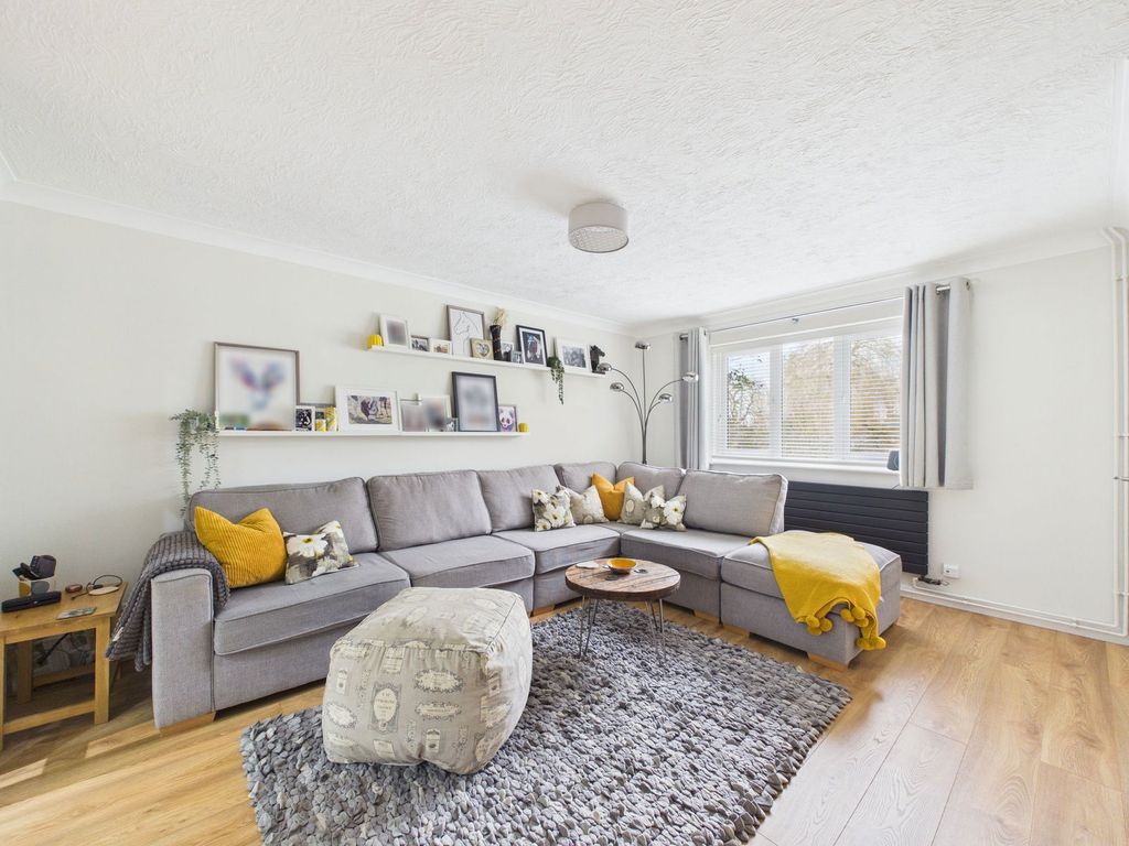 Property photo 2 of 28